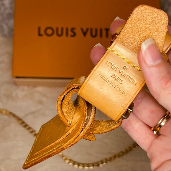 LOUIS VUITTON Poignet and Luggage Tag Set in Vachetta Leather - Picture 4 of 8